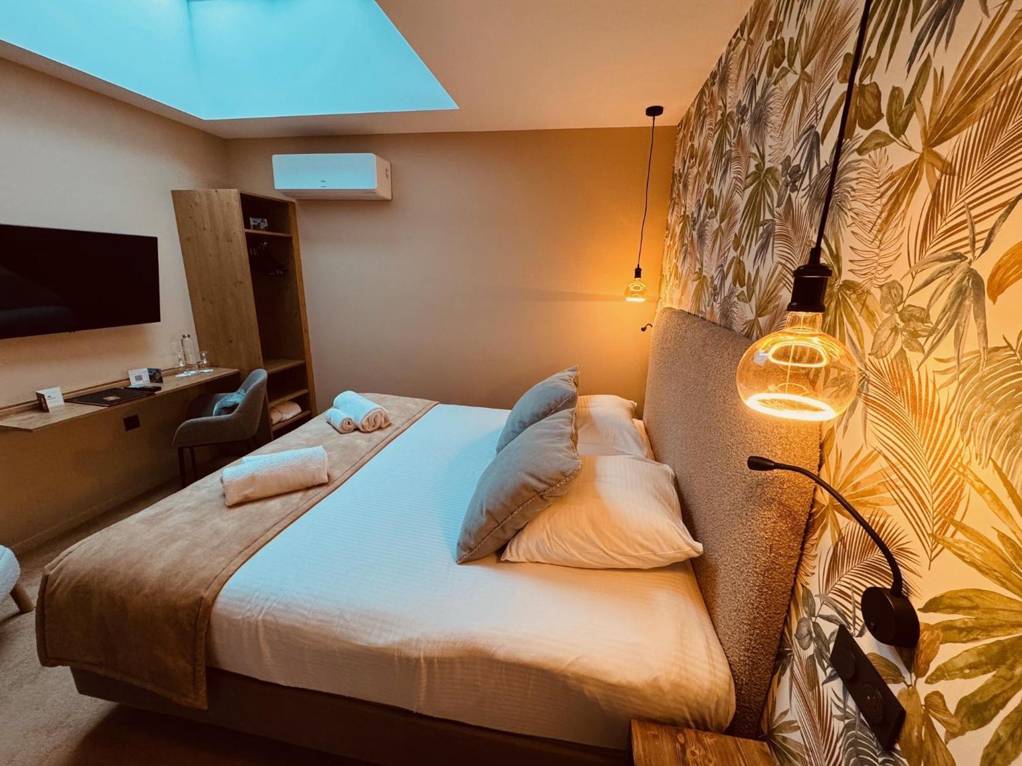 Domaine De Suzel Hotel Vignieu Bagian luar foto